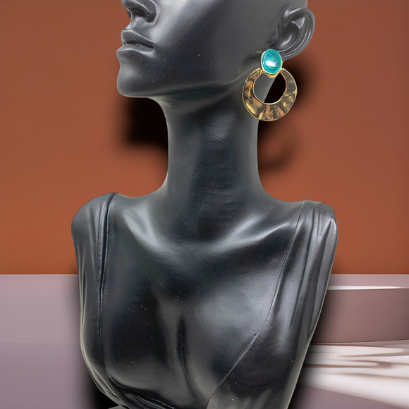 Vintage 1980s Hammered Gold Tone Green Enamel Pierced Doorknocker Earrings Mogul - Picture 3 of 5